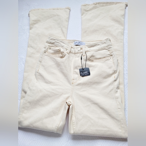 Denim & Co Women's Stretch Cotton Jeans Flare Leg Side Slits Cream US 4 - Picture 3 of 16